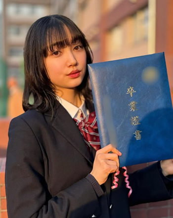 卒業時の小宮山莉渚