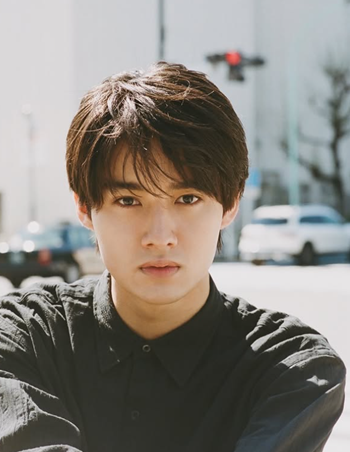 藤岡真威人